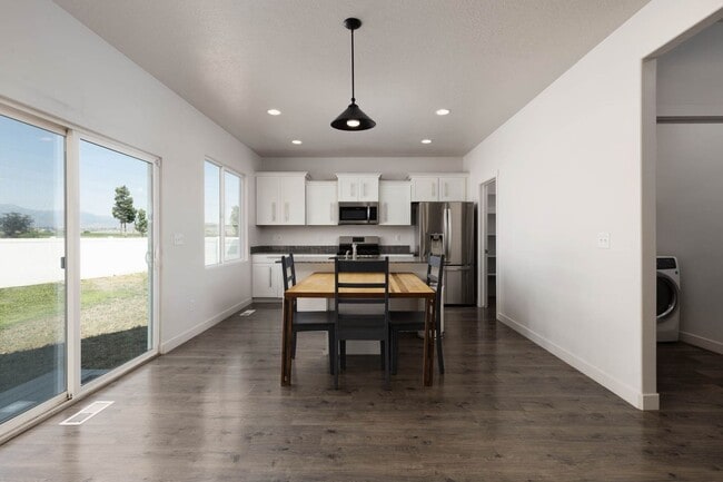 Building Photo - **Charming Rental Home in Highly Desirable...