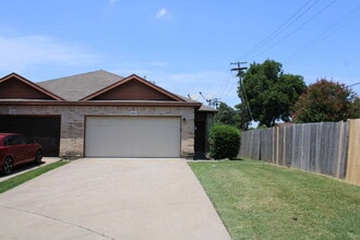 Building Photo - 1261 Redman Ave