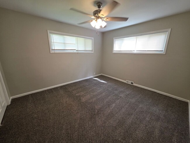 Building Photo - Charming 3-Bedroom Retreat with Spacious Backyard!