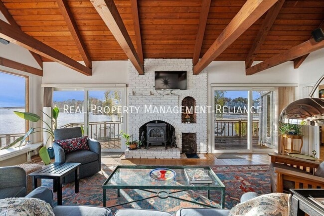 Building Photo - 19 Bayview Ave