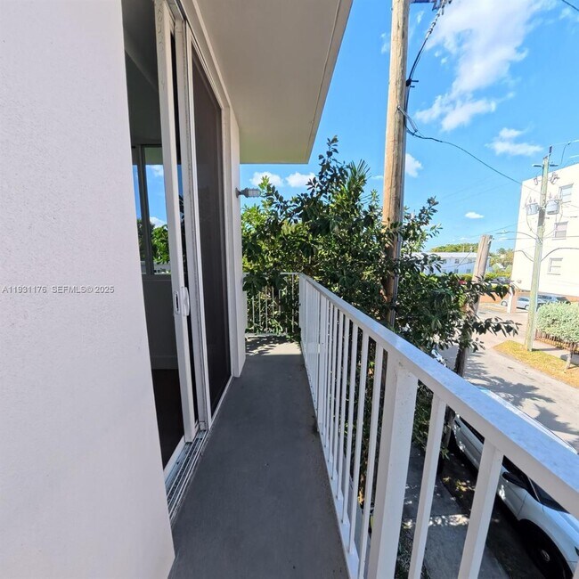 Building Photo - 1620 NW 18th St