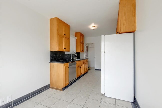 Building Photo - 3532 Maplewood Ave