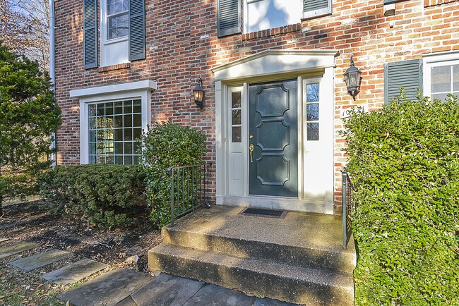Building Photo - "Coming Soon" Stunning 4 bed, 4.5 baths, N...