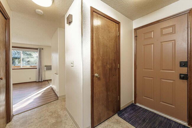 Building Photo - Updated 1 Bed / 1 Bath Upper-Level Condo with Balcony, Garage & A/C — Gated Community!