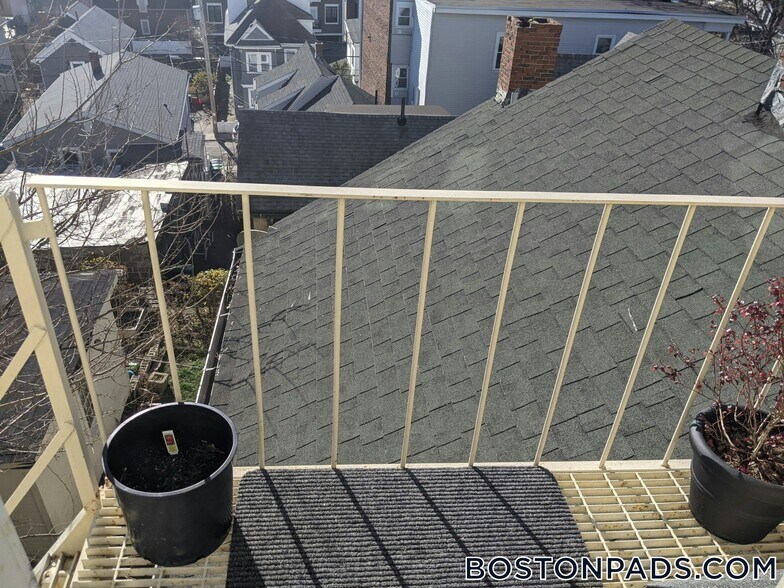 Building Photo - 58 Atherton St