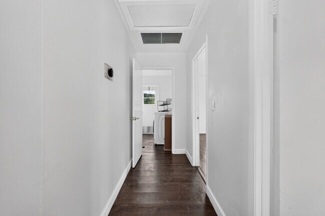 Building Photo - 5989 Coconut Blvd