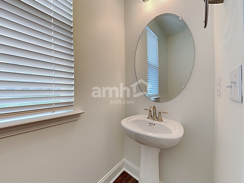 Building Photo - 281 Bering Ln