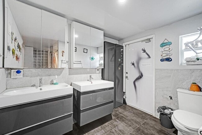 Building Photo - 2000 Jackson St