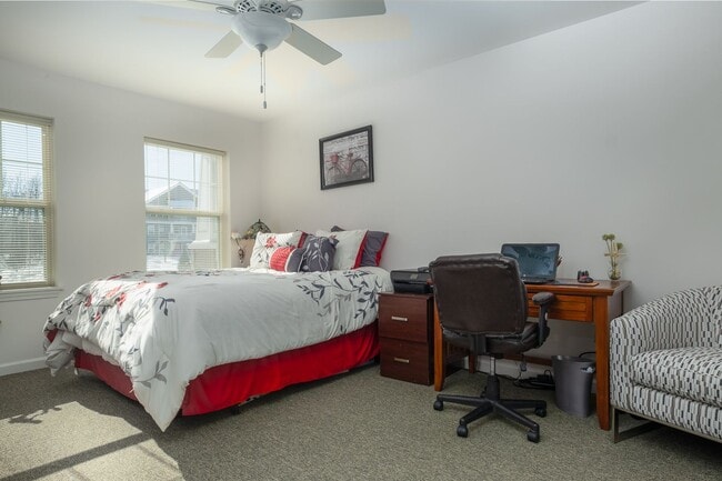 Building Photo - 2 bed, 2 bath independent senior living (55+ years of age) heat, hot water, & electricity include...