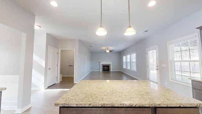 Building Photo - Beautiful 2 Story Home in W Richland