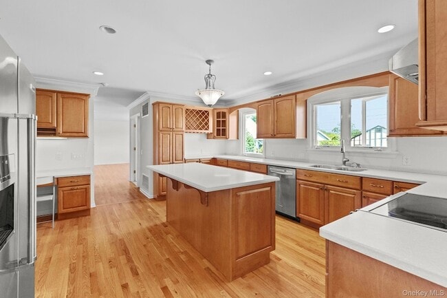 Building Photo - 46 Sylvan Rd