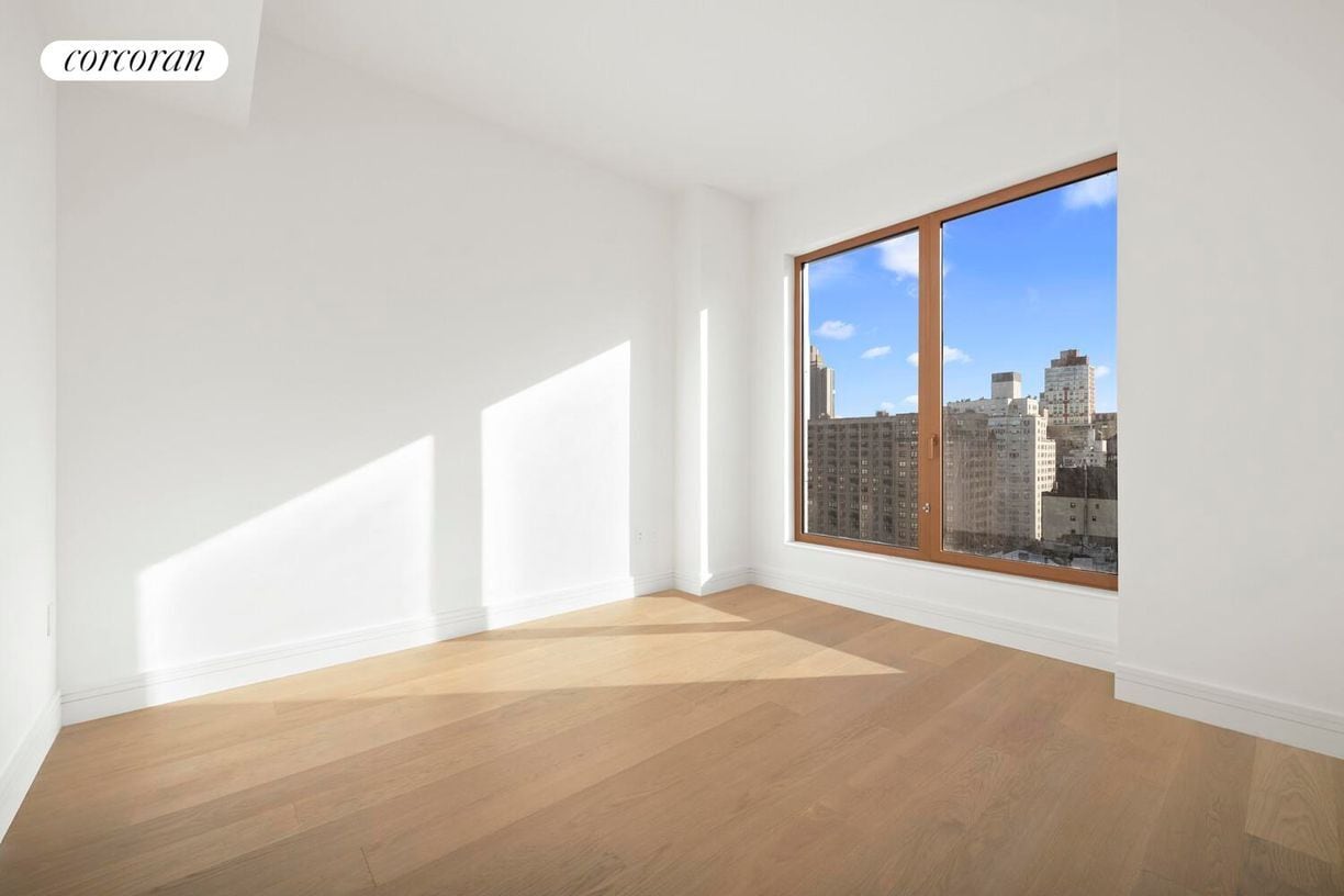 Building Photo - 201 E 74th St