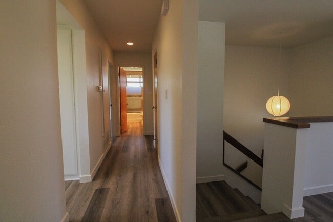 Building Photo - 298 Country Club Dr
