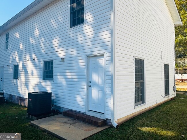 Building Photo - 17 Curran Ave