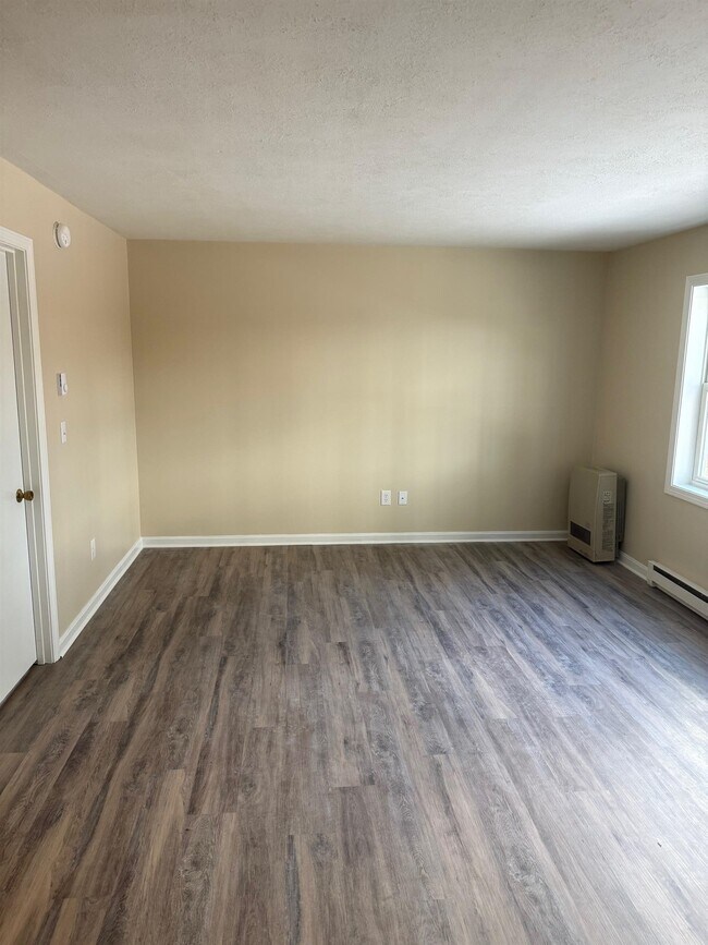 Building Photo - 14 Hurricane Rd