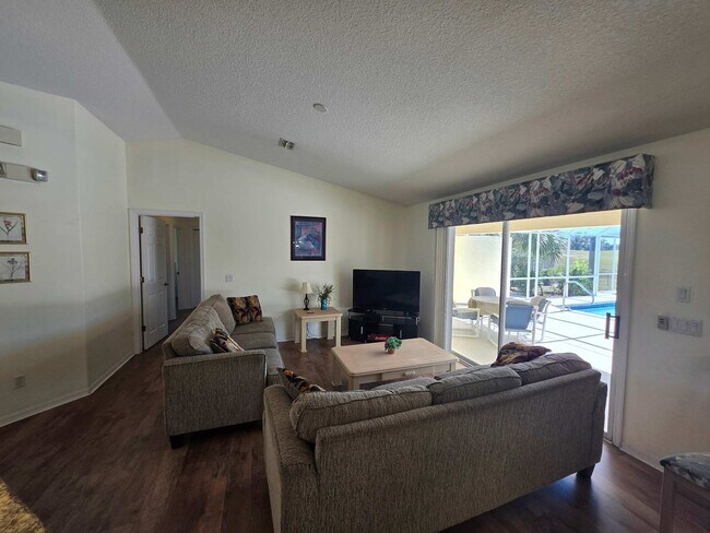 Building Photo - 1398 N Foxrun Terrace