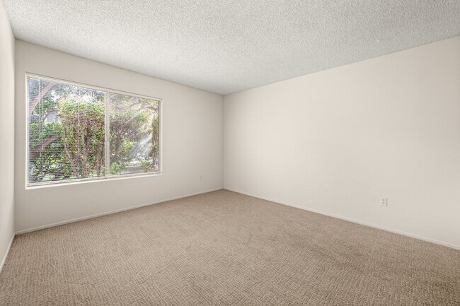 Building Photo - Upgraded Condo with Two Master Suites!!!