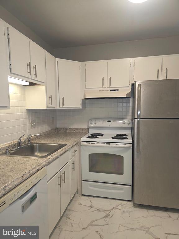 Building Photo - 5426 Valley Green Dr