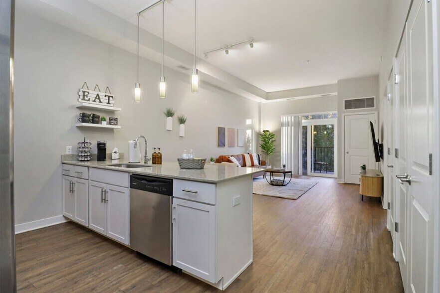 Building Photo - 256 N Addison Ave