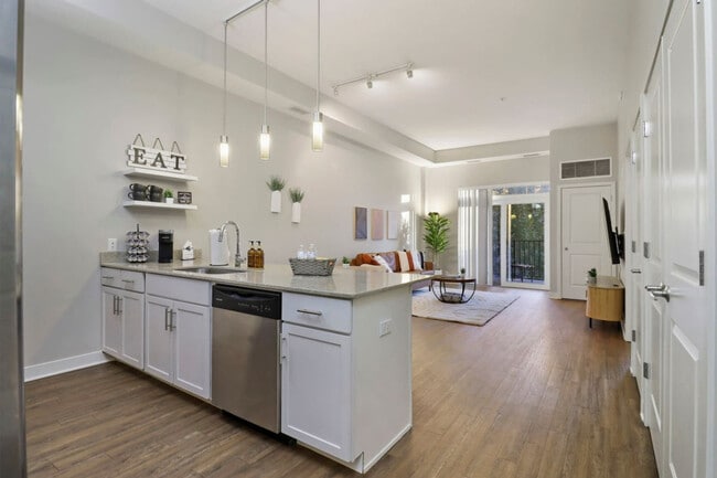 Building Photo - 256 N Addison Ave