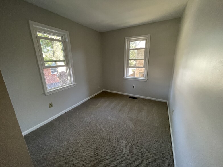 Building Photo - 845 N Greenbrier St