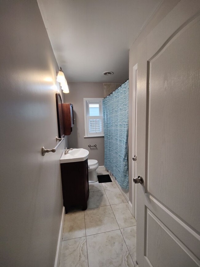 Building Photo - 3BD/2BA with a FLEX ROOM HOUSE IN WEST ASHLEY- Available June 1, 2026!