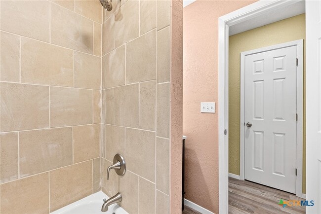 Building Photo - 906 Attas Ave