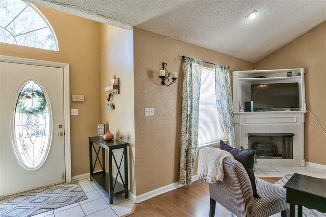 Building Photo - 2506 Golden Park Ln