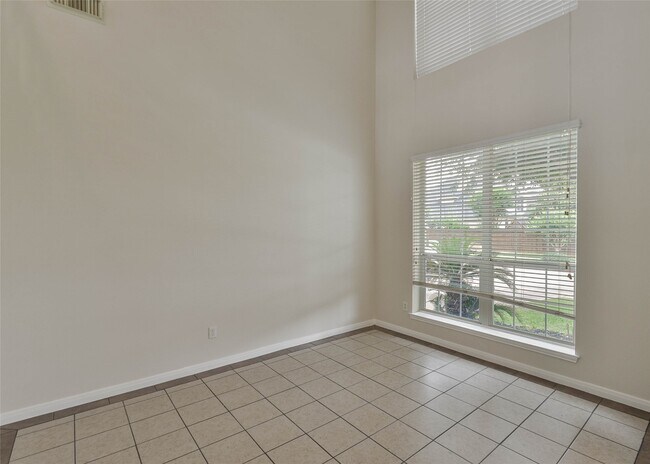 Building Photo - 15707 Sandisfield Ln