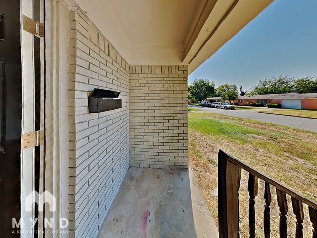 Building Photo - 1309 E Anthony St