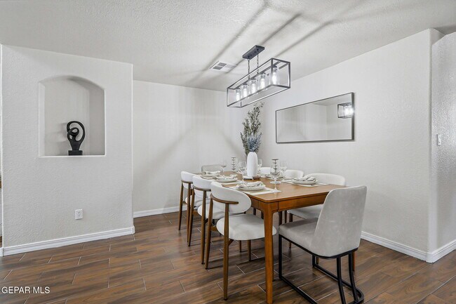 Building Photo - 3121 Tierra Paola Ln