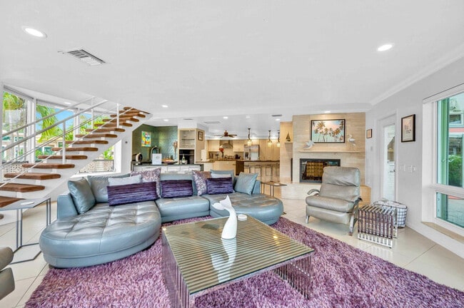 Building Photo - 2740 NE 15th St