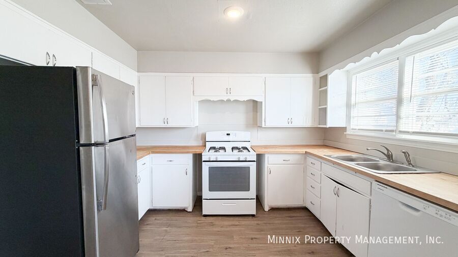Building Photo - 2015 38th St