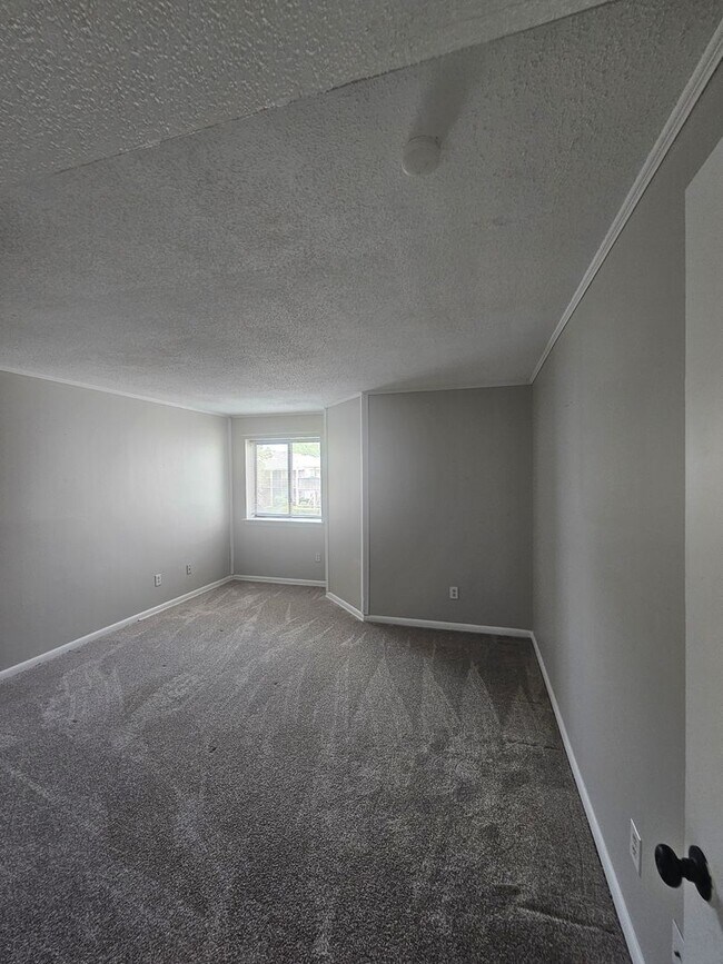 Building Photo - 526 Glenn Regis Way