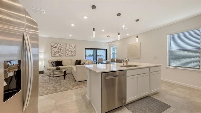 Building Photo - 6476 Silverstar Dr