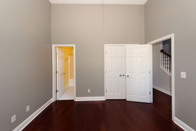 Building Photo - 3 Bedroom, 2.5 Bathroom Townhome in Oak Terrace Preserve - Park Circle