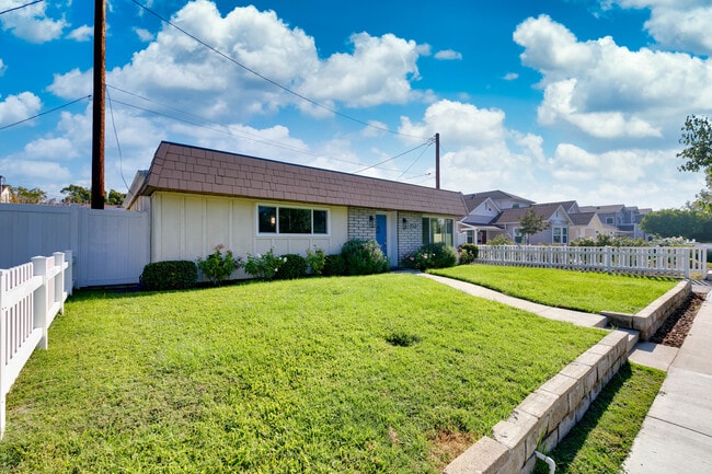 Building Photo - 1138 N Valley St