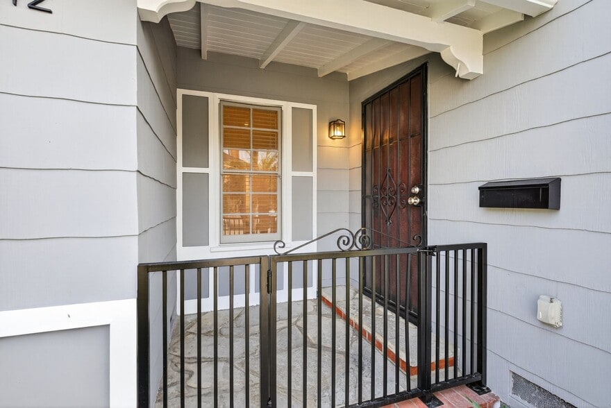 Building Photo - 242 Claremont Ave