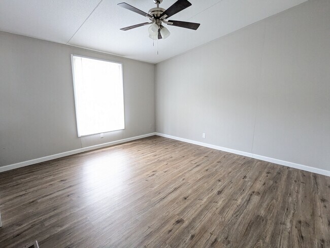 Building Photo - 329 Pine Hills Rd