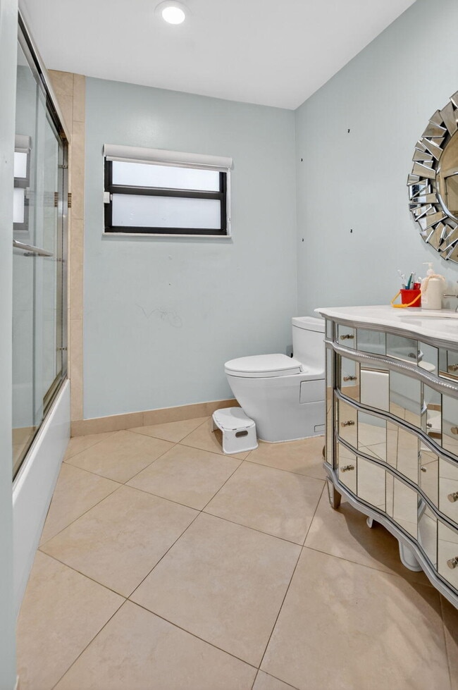 Building Photo - 10065 Camelback Ln