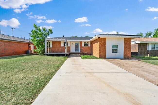 Primary Photo - 132 Elwood Dr