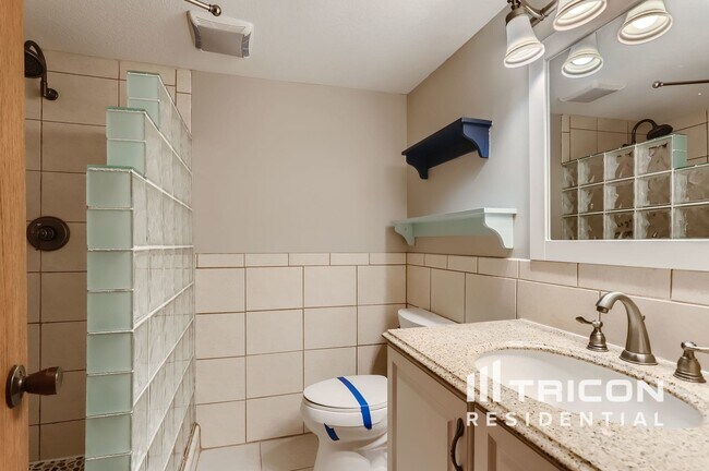 Building Photo - 16691 N Hillcrest Ct