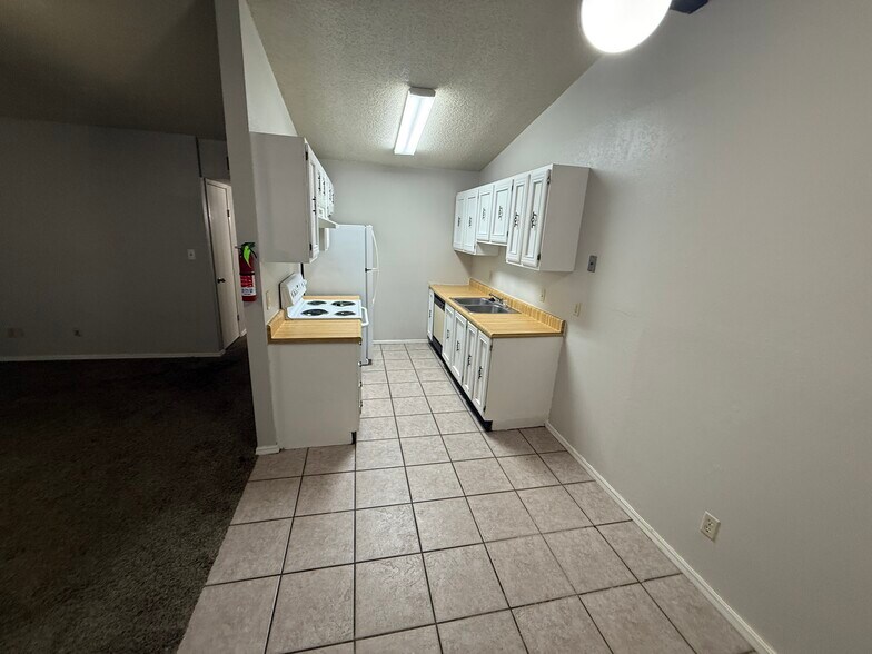 Building Photo - 828 Hardy Springs Cir