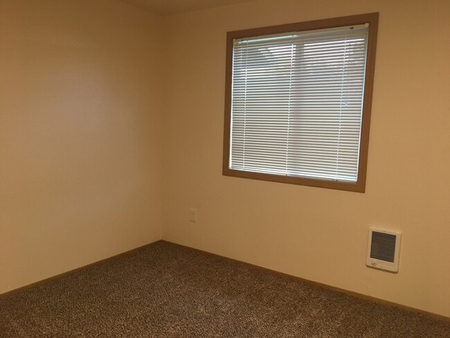 Building Photo - 4 bedroom 2 bath home on quiet street in Hillsboro near Intel