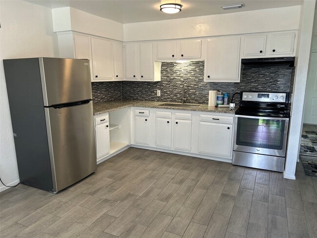 Building Photo - 6851 Chasewood Dr