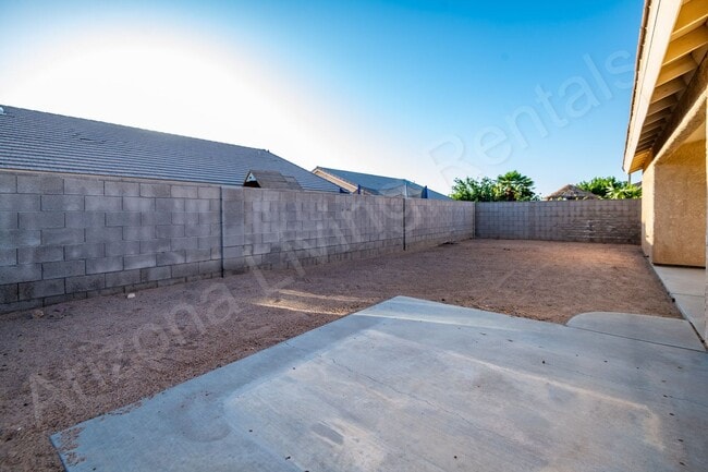 Building Photo - GORGEOUS 4 BEDROOM HOME