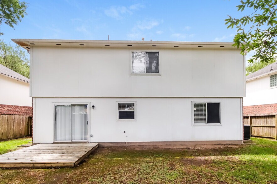 Building Photo - 6923 Echo Pines Dr