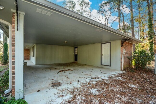 Building Photo - 1316 White Oak St SE