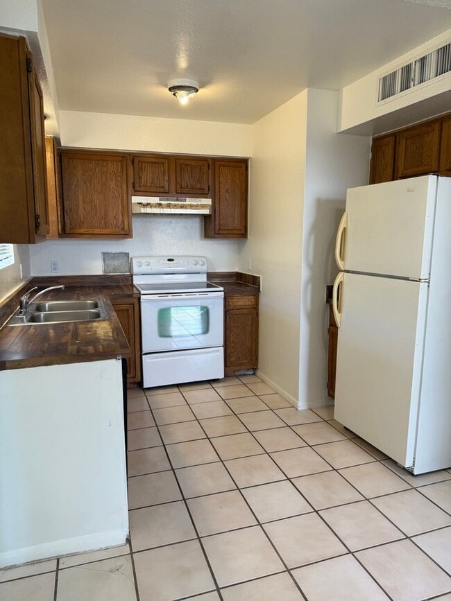 Building Photo - REMODELED 3 Bed/2Bath single family home with HUGE yard