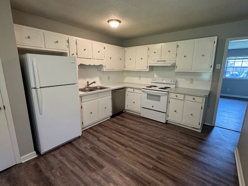 Building Photo - 4706 Metro Park Ln